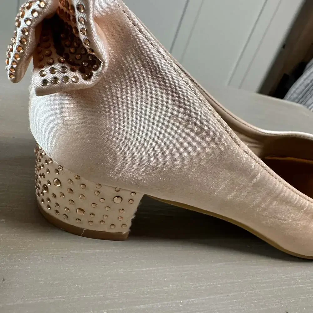 Badgley Mischka Girls Sparkle-Heeled Dress Shoes with Back Bow